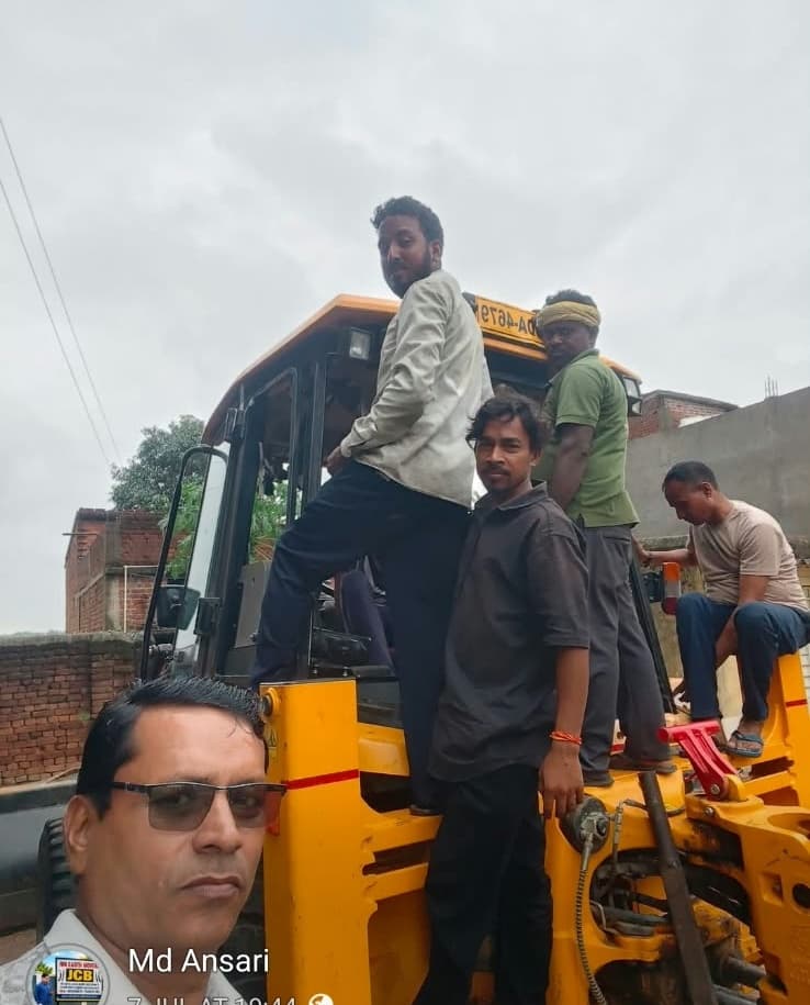 JCB machinery and hydraulic repair workshop crew